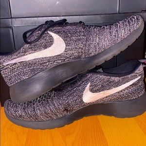 WMNS ROSHE ONE FLYKNIT